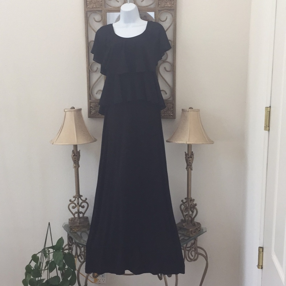 Forever 21 Maxi black dress Size M